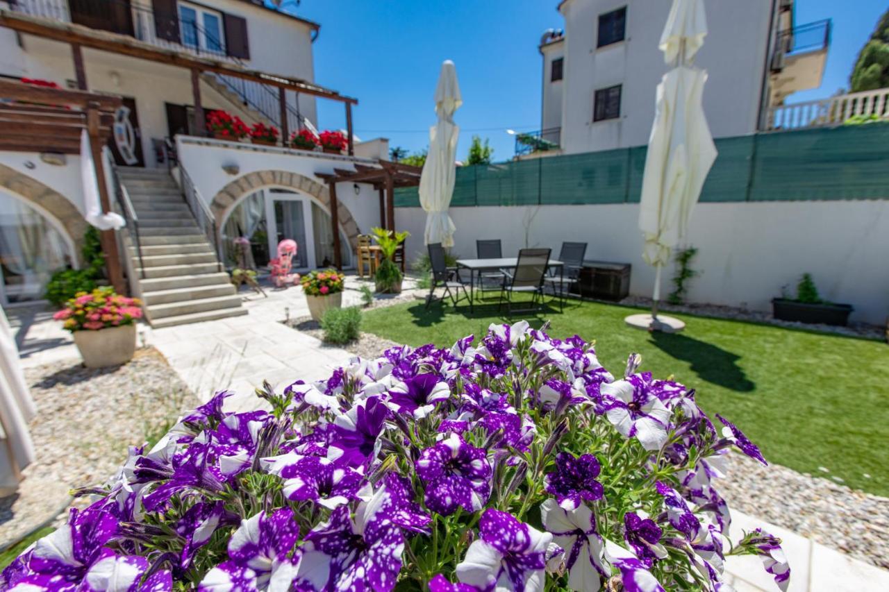 Apartments Mikulin Family Пунат Экстерьер фото