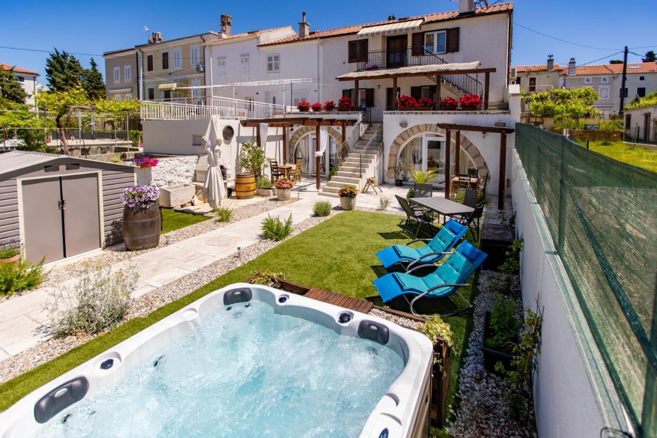 Apartments Mikulin Family Пунат Экстерьер фото