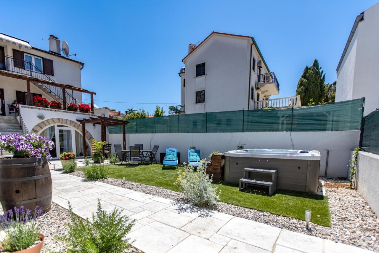 Apartments Mikulin Family Пунат Экстерьер фото