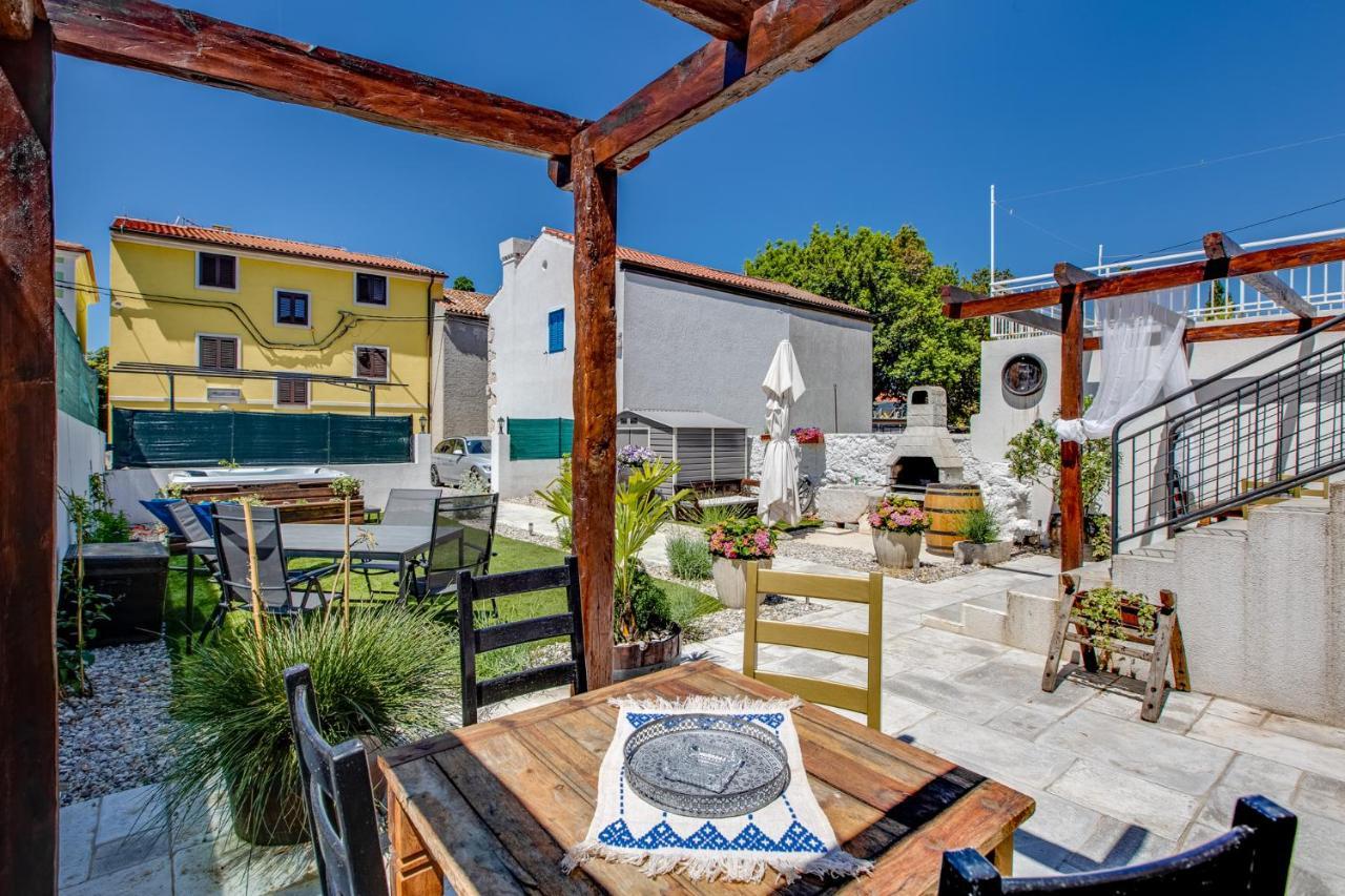 Apartments Mikulin Family Пунат Экстерьер фото